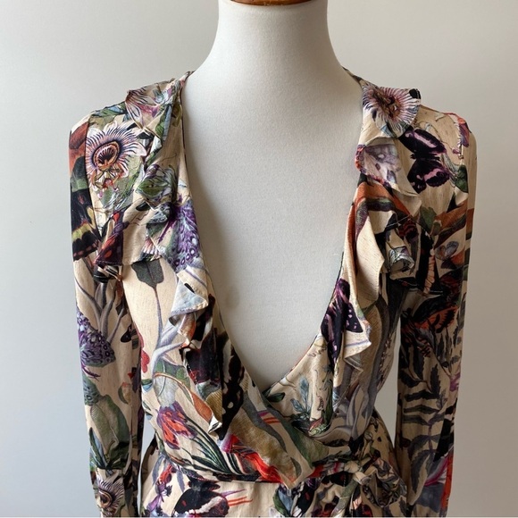 NEW H&M Frilled Ruffle Trim Wrap Tropical Floral Blouse! Size 2 - Picture 3 of 9